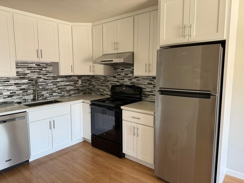 kitchen - 409 Kirkham St