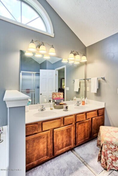 Building Photo - 9217 Eminence Ct