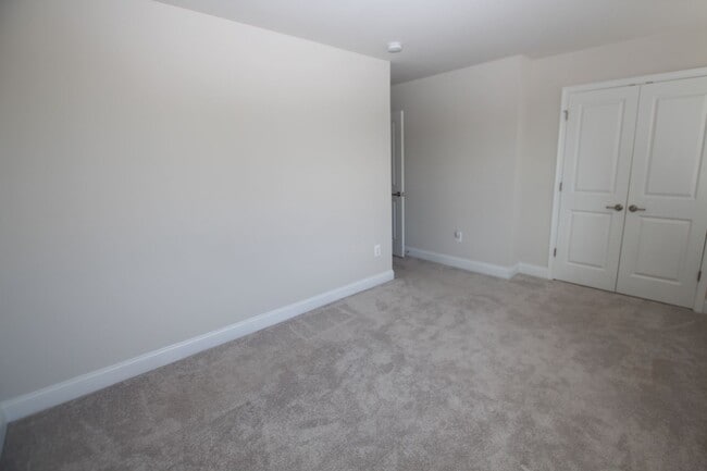 Building Photo - Plantation Lakes a golf community with numerous amenities for residents to enjoy.