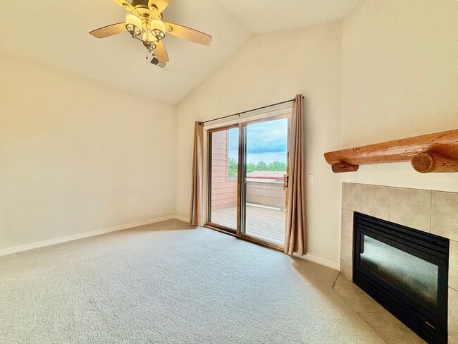 Building Photo - Beautiful 2 Bed 1 Bath Haven in Central Fo...