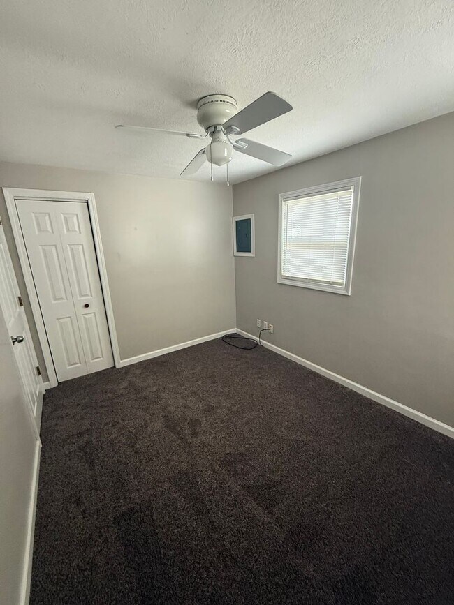 Building Photo - Austintown, Updated 3/4 Bedroom, 1 1/2 Bat...