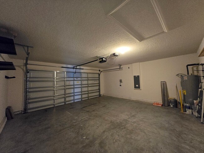 Building Photo - 4  bedroom 2 bath Home for Rent  in the He...