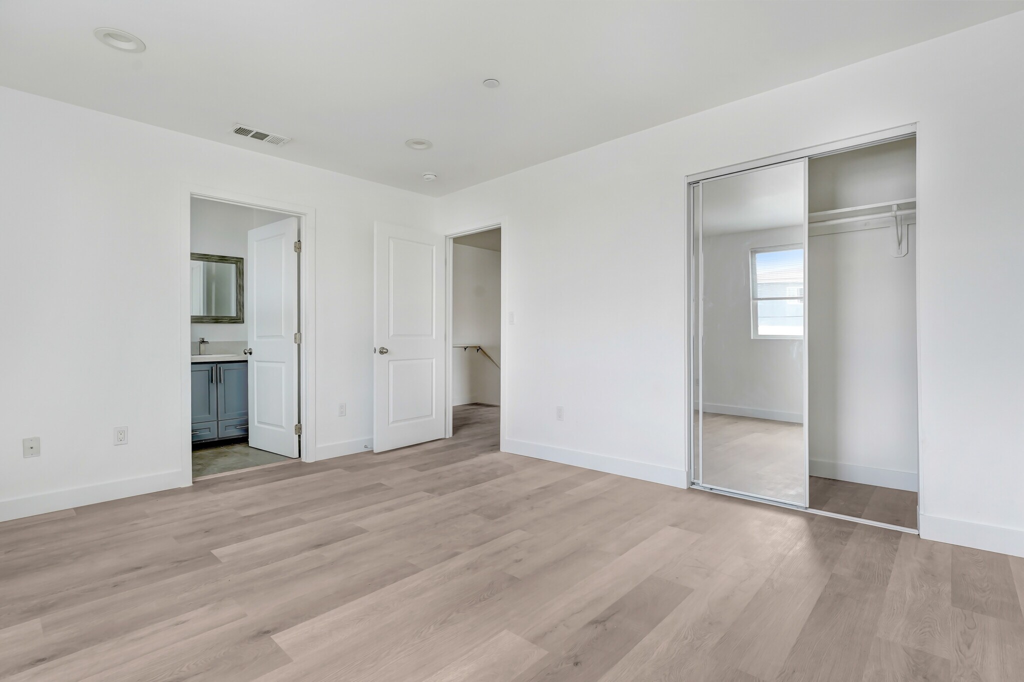 Building Photo - 2439 Malabar St