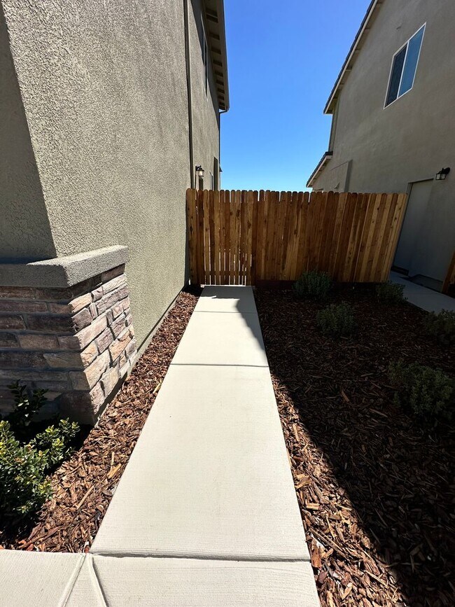 Building Photo - 7820 Rivermeadow Wy
