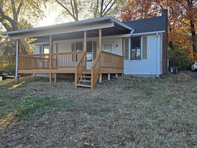 Building Photo - Beautiful 3BR/1BA Home on East Edgar Avenue