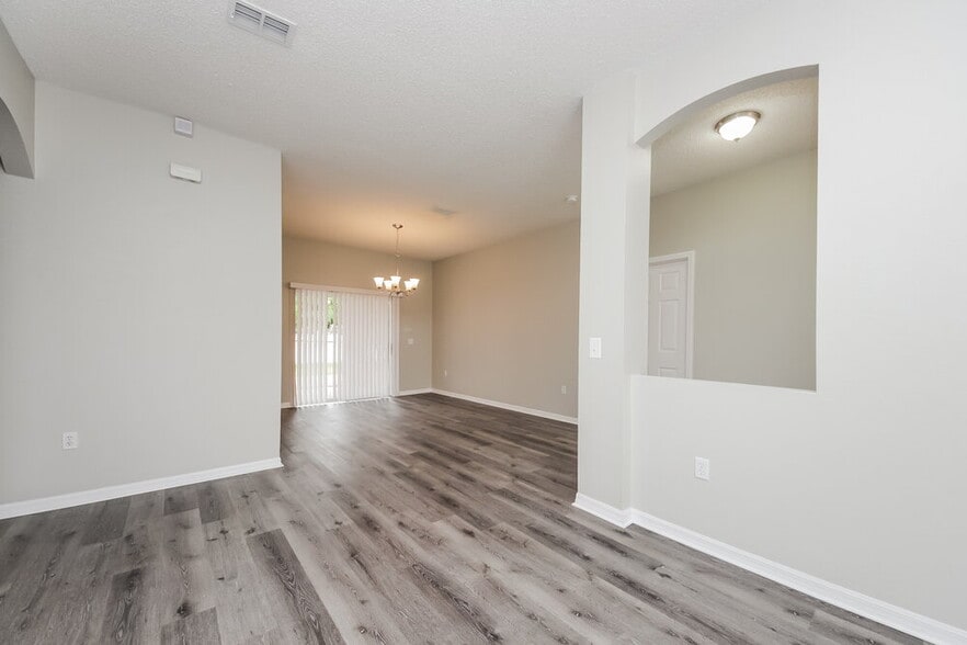 Building Photo - 204 Abbotsbury Dr