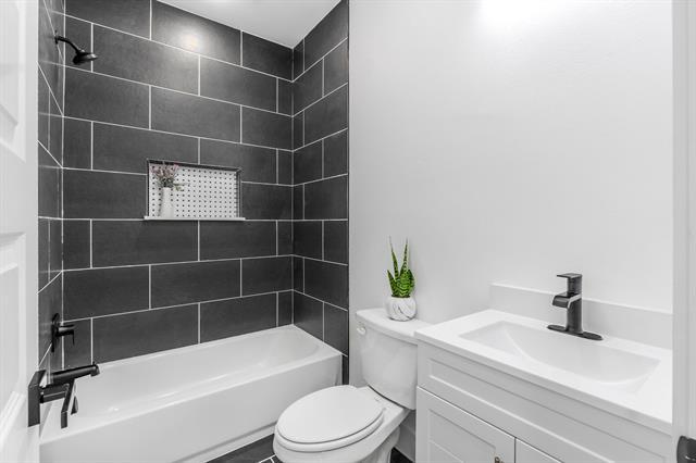 Building Photo - 2111 Wright St