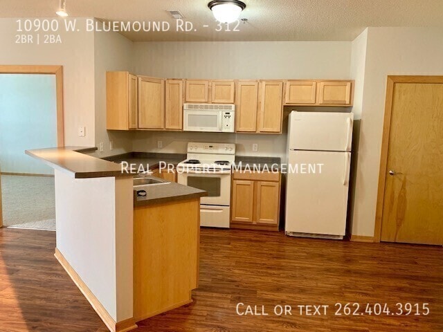 Building Photo - 10900 W Bluemound Rd