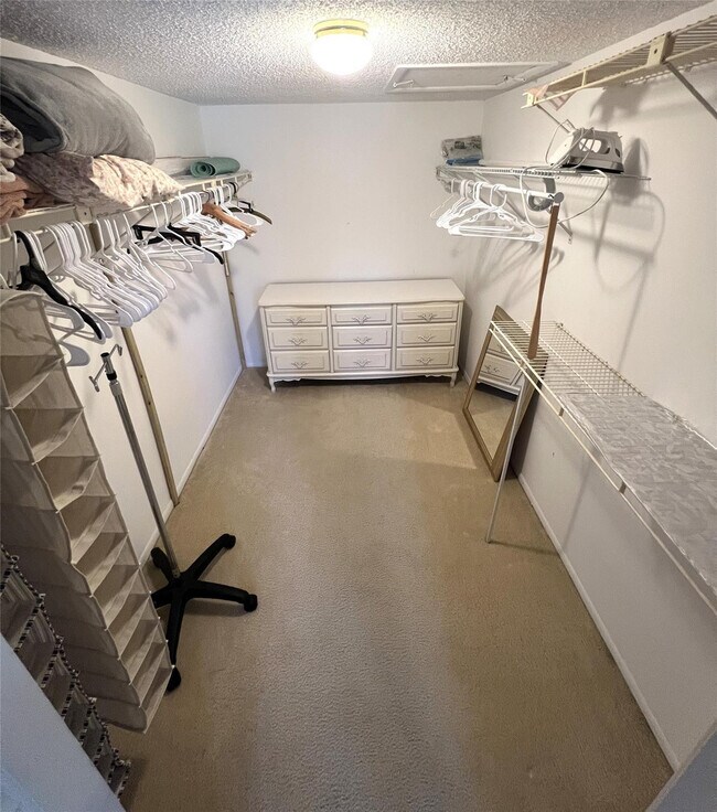 Building Photo - 4801 Martinique Pl