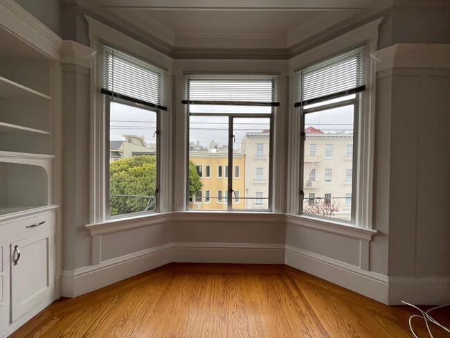 Building Photo - Charming 1BD with Multiple Bay Windows and...