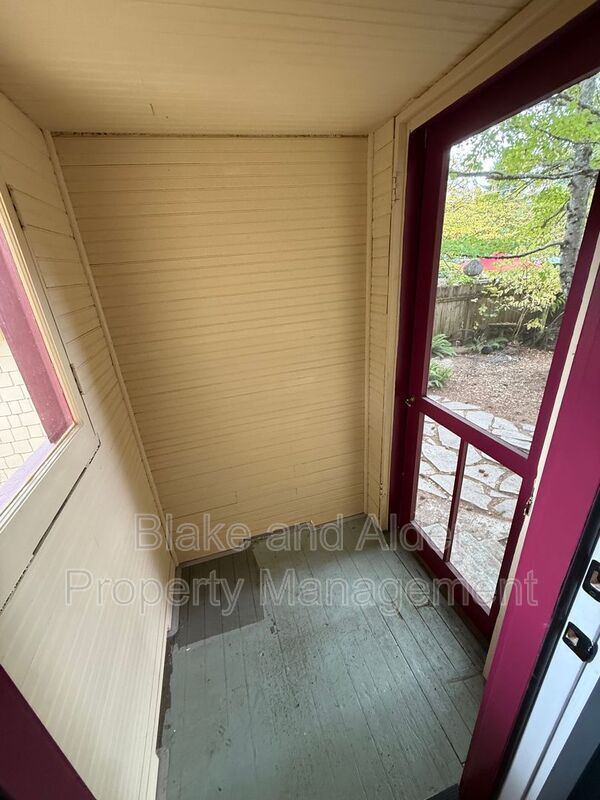 Building Photo - 7824 SE 11th Ave