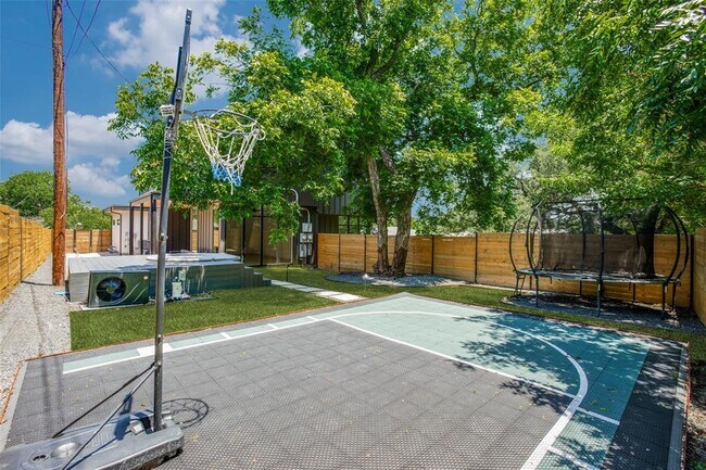 Building Photo - 1407 Valleyridge Dr