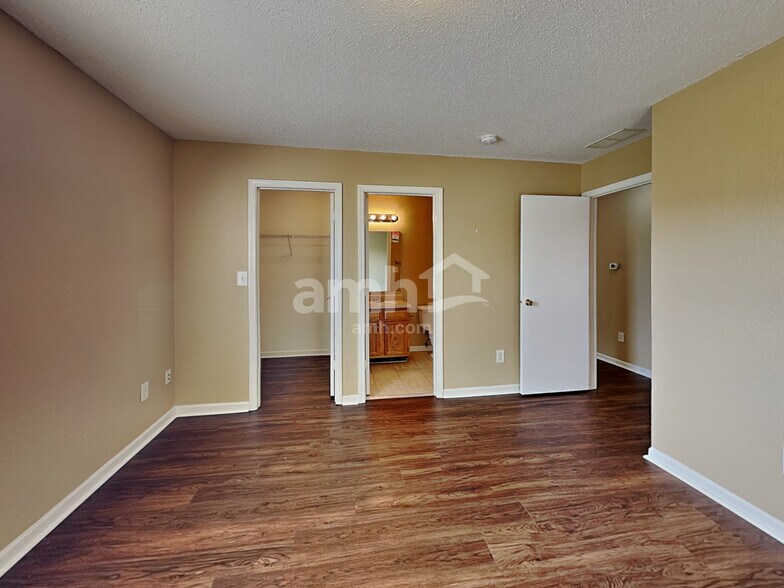 Building Photo - 5719 Wood Hollow Dr