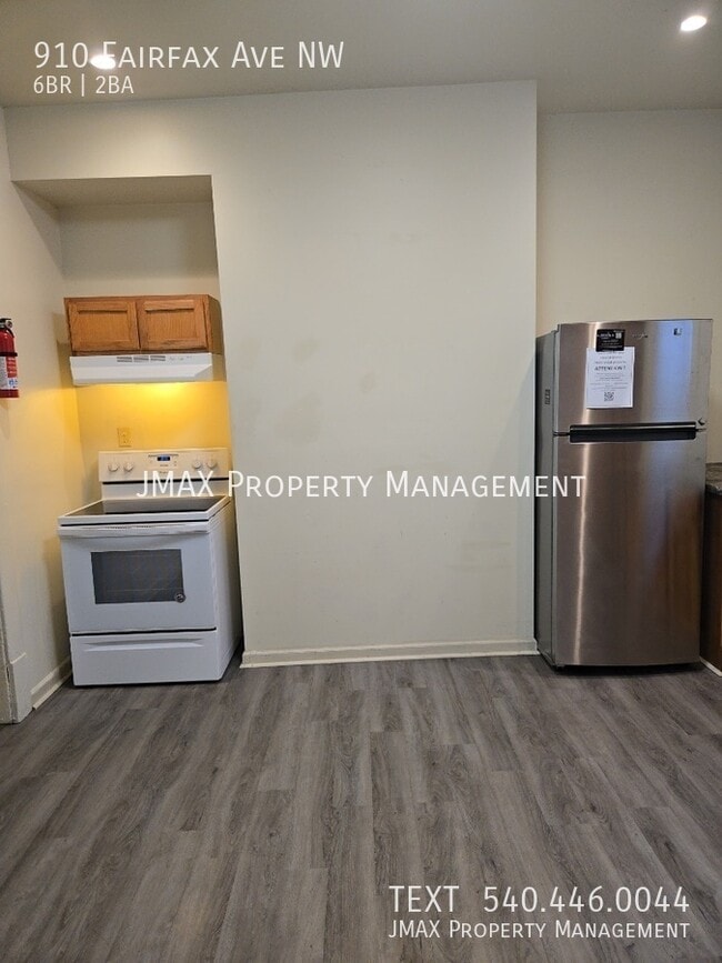 Building Photo - 910 Fairfax Ave NW