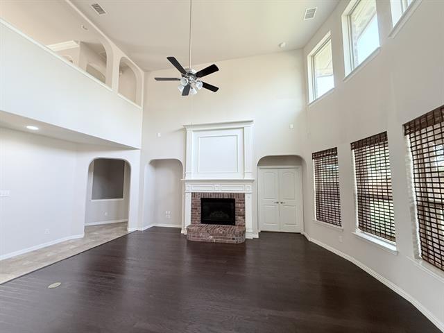 Building Photo - 12571 Valley Spring Dr