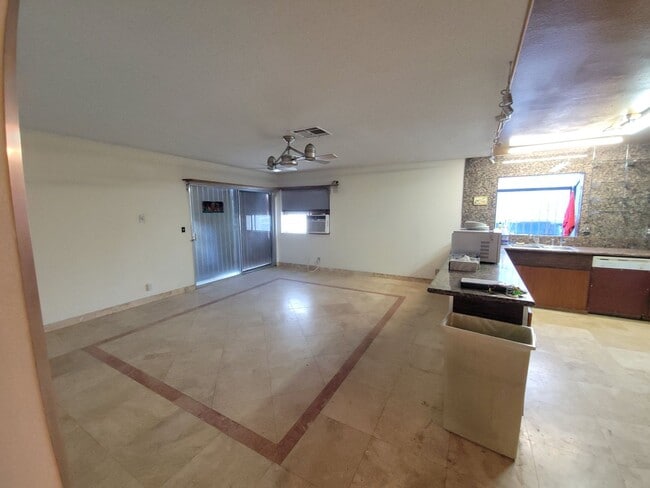 Building Photo - Single story in Montara Est 4 bed/2 full b...