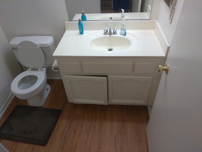 Building Photo - 602 Center St