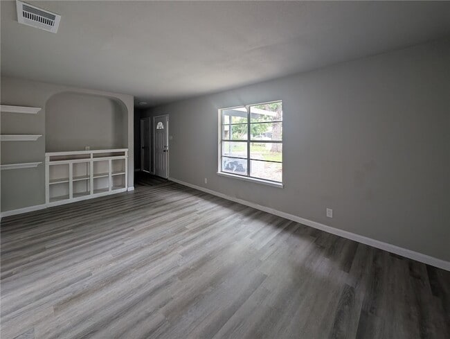 Building Photo - 3153 Baybrook Dr