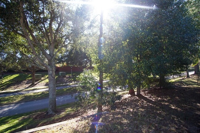 Building Photo - 4 bed Family Single Home Available for Rent in Davenport !!!