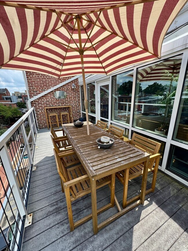 Building Photo - Stunning Penthouse Two Bedroom W/Private B...
