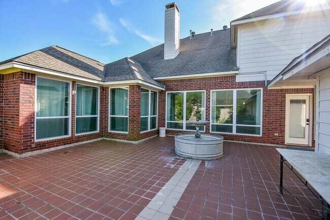 Building Photo - 2810 Grassy Knoll Ct