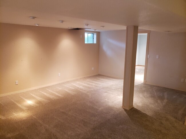 Building Photo - BEAUTIFUL HOME IN BROOMFIELD WITH FENCED IN YARD - AVAILABLE 8/6/26