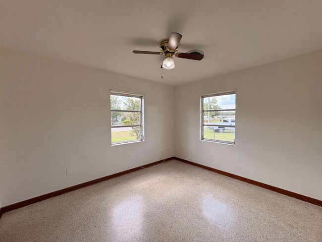 Building Photo - Ready to move-in 2-bedroom, 2-bath residence in the heart of Summerfield!