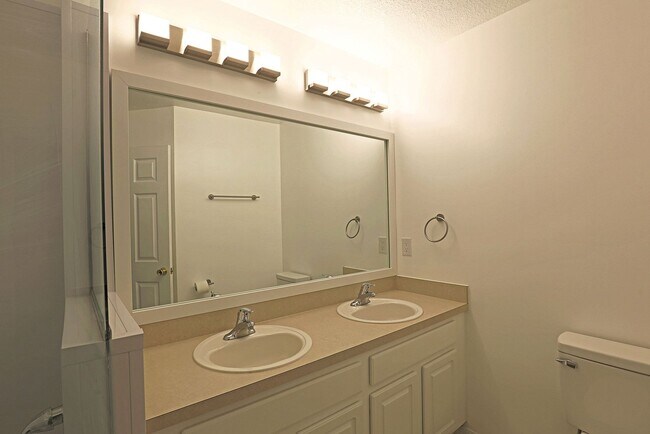 Building Photo - Cypress Landing 10067
