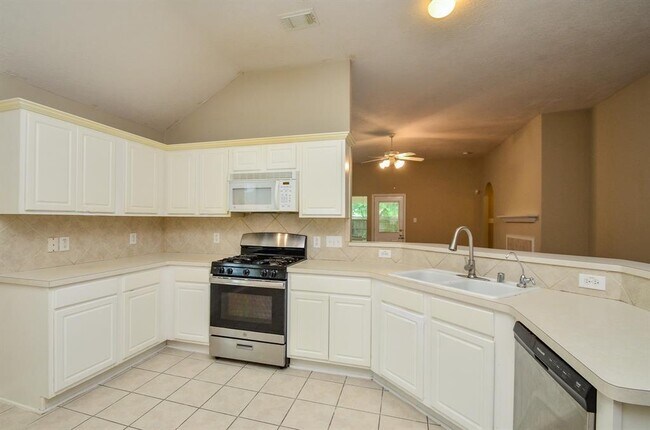 Building Photo - 10718 Acacia Forest tr