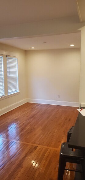 Building Photo - 699 Hyde Park Ave