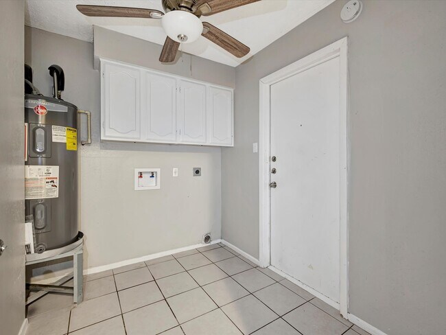 Building Photo - 2312 Meade Ct