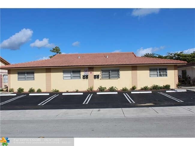 Building Photo - 7515 NW 44th Ct
