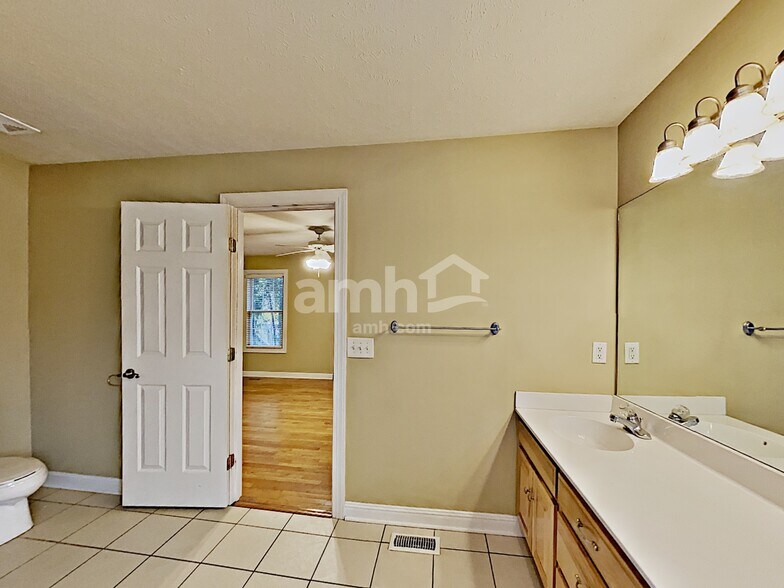 Building Photo - 10010 Langford Ct