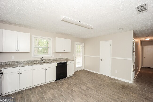 Building Photo - 1017 Lombardy Way