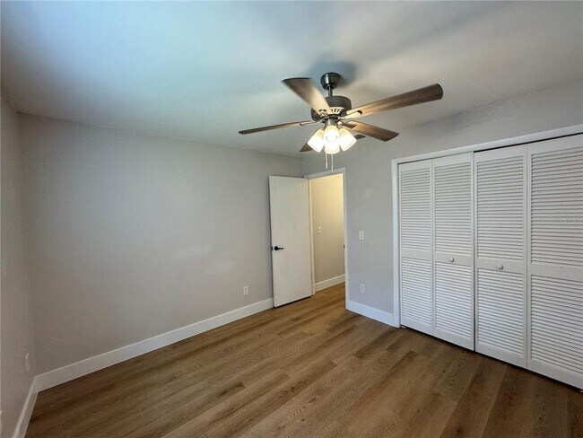 Building Photo - 107 S Deerwood Ave