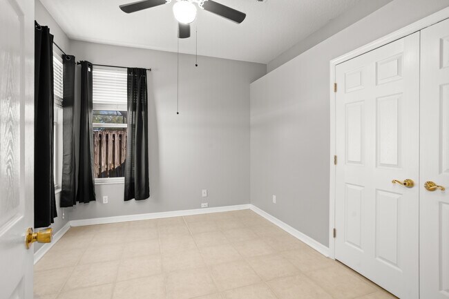 Building Photo - 2810 University Acres Dr