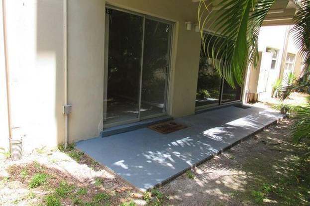 Building Photo - 221 Columbia Dr