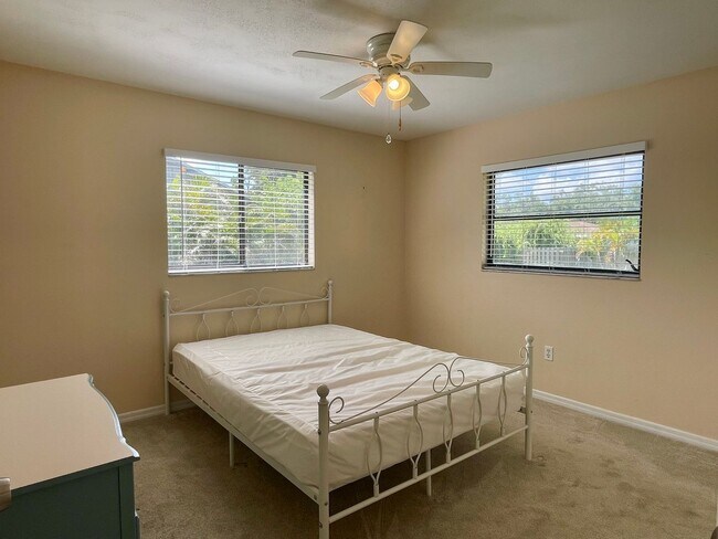 Building Photo - Charming 3-Bedroom Home for Rent in Prime ...