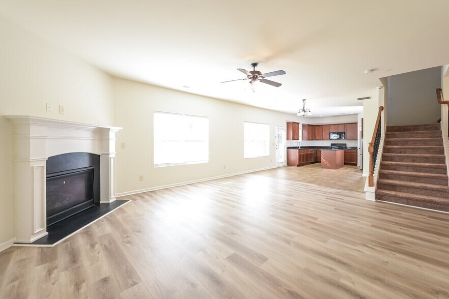 Building Photo - 3563 Walking Stick Way NE