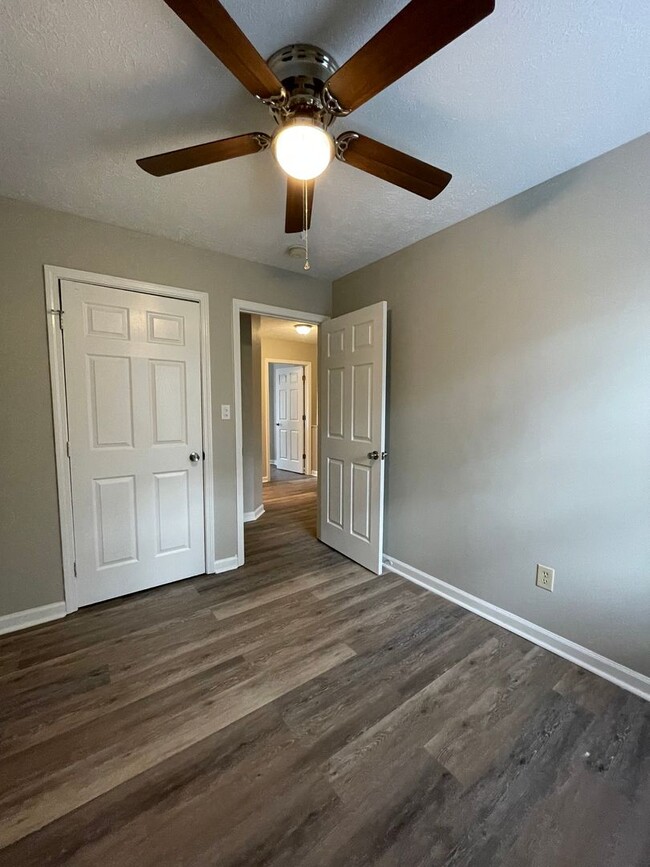 Building Photo - Newly Renovated 2 story 3 Bedroom and 1 ba...