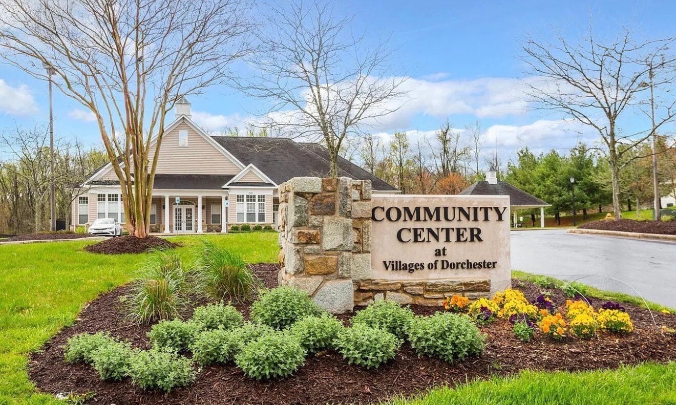 Building Photo - 1460 Pangbourne Way