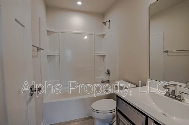 Building Photo - 219 Clearwood Dr
