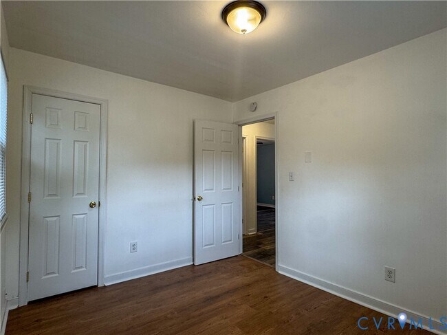 Building Photo - 2590 Pinehurst Dr