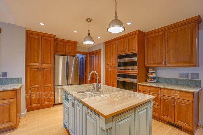 Building Photo - 745 S 21st Pl