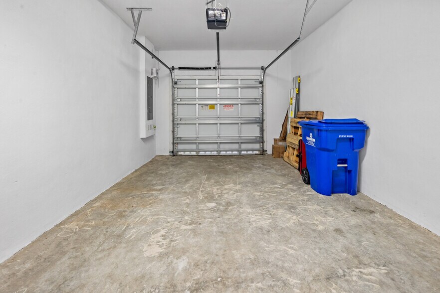 Building Photo - 409 NW 17th St