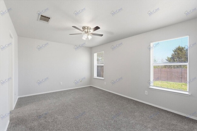 Building Photo - 412 Pin Oak Ln