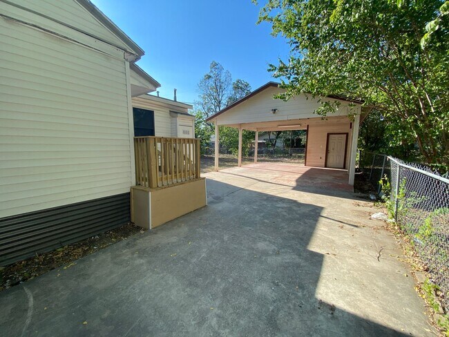 Building Photo - SEPTEMBER  HALF OFF First Month Rent