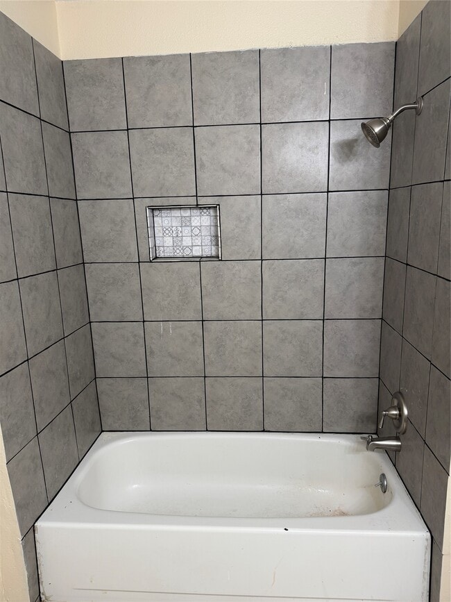 Building Photo - 9 Dewthread Ct