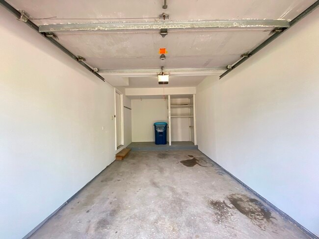 Building Photo - 3503 Willowview Ct
