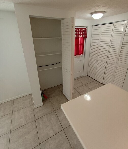 Building Photo - 3624 W Anderson Ave